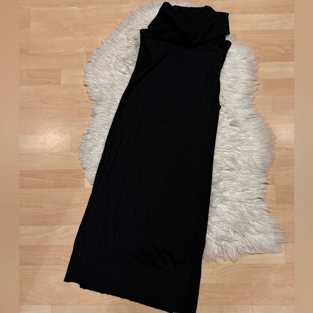 White House Black Market Sleevless Turtleneck Sweater M
